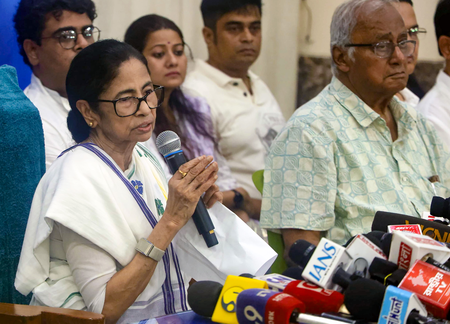 Mamata Banerjee seeks urgent SC listing of her plea over ECI’s freeze on TMC name, symbol Mamata Banerjee seeks urgent SC listing of her plea over ECI’s freeze on TMC name, symbol