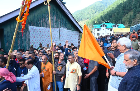 J&K Lt Governor flags off Harmukh-Gangbal Yatra from Ganderbal J&K Lt Governor flags off Harmukh-Gangbal Yatra from Ganderbal