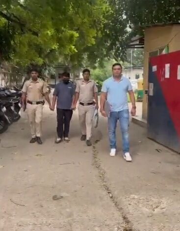 Delhi cheating case: Man arrested, Rs 60 lakh worth jewellery and cash seized Delhi cheating case: Man arrested, Rs 60 lakh worth jewellery and cash seized