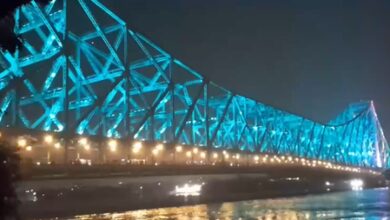Bengal: Iconic Howrah Bridge illuminated with dynamic architectural lighting Bengal: Iconic Howrah Bridge illuminated with dynamic architectural lighting