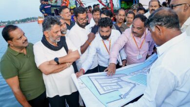 CM Shivakumar makes surprise early morning visit to Karnataka’s Mangaluru port; interacts with fishermen CM Shivakumar makes surprise early morning visit to Karnataka’s Mangaluru port; interacts with fishermen