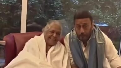 Jackie Shroff relives fond memories of classic Indian cinema with veteran actress Shubha Khote Jackie Shroff relives fond memories of classic Indian cinema with veteran actress Shubha Khote