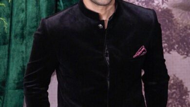 Varun Dhawan, David Dhawan react to Salman Khan taking off T-shirt on ‘Bigg Boss’ Varun Dhawan, David Dhawan react to Salman Khan taking off T-shirt on ‘Bigg Boss’