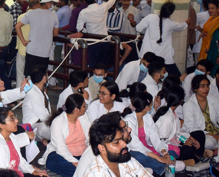 Bengal: Doctors, nurses strike after attack at East Burdwan hospital Bengal: Doctors, nurses strike after attack at East Burdwan hospital