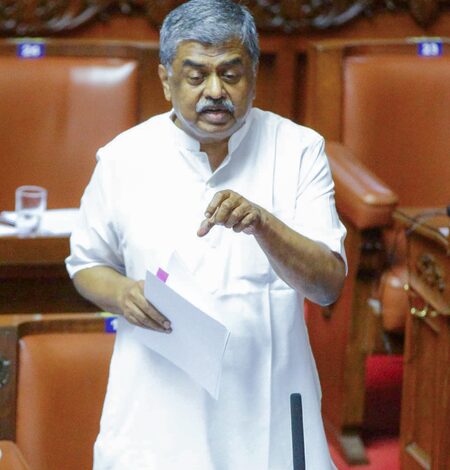 Karnataka Cong chief Hariprasad backs Rahul Gandhi’s ECI questions, seeks answers over reported poll panel objections Karnataka Cong chief Hariprasad backs Rahul Gandhi’s ECI questions, seeks answers over reported poll panel objections