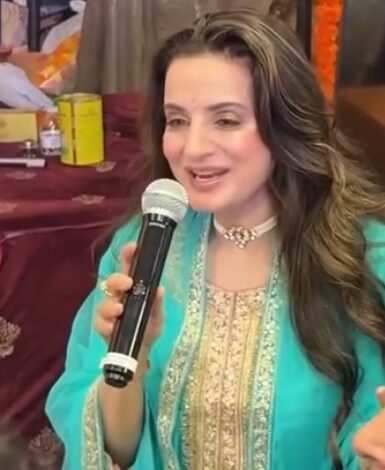 Ameesha Patel hails Indian community US for keeping traditions alive as she attends Ganesh Utsav Ameesha Patel hails Indian community US for keeping traditions alive as she attends Ganesh Utsav