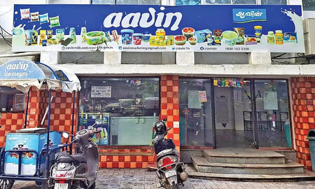 Aavin milk sales fall sharply as green packet shortage hits Chennai Aavin milk sales fall sharply as green packet shortage hits Chennai