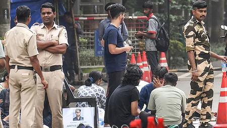 Mumbai Crime Branch takes over IIT Bombay student’s suicide case, to examine digital evidence Mumbai Crime Branch takes over IIT Bombay student’s suicide case, to examine digital evidence