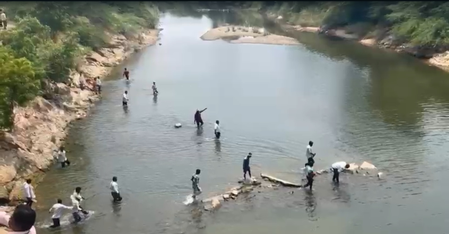 Tension at Telangana’s Jurala project as farmers intensify protest demanding water Tension at Telangana’s Jurala project as farmers intensify protest demanding water