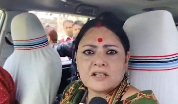 Temporary health workers protest around Bengal minister Agnimitra Paul’s car, demand a salary hike Temporary health workers protest around Bengal minister Agnimitra Paul’s car, demand a salary hike