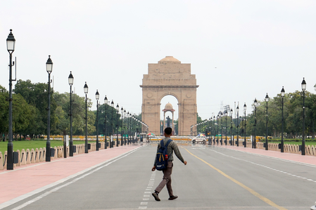 Delhi-NCR to remain dry as IMD forecasts clear skies; mercury to touch 34 degree Celsius