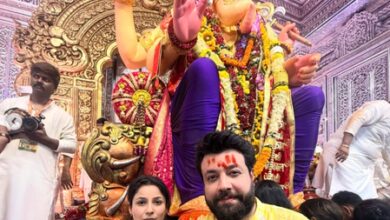 Shehnaaz Gill, Varun Sharma offer prayers at Lalbaugcha Raja
