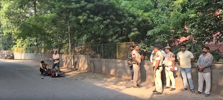 Kalkaji gang-rape: One accused apprehended after encounter, two others being questioned (Lead) Kalkaji gang-rape: One accused apprehended after encounter, two others being questioned (Lead)