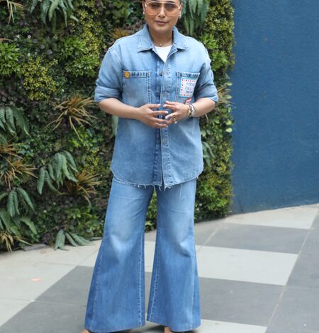 Shah Rukh, Alia Bhatt, Karan Johar & others at Rani Mukerji’s mother’s last rites Shah Rukh, Alia Bhatt, Karan Johar & others at Rani Mukerji’s mother’s last rites