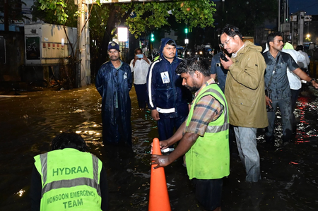 Heavy rain lashes Hyderabad, CM puts officials on alert Heavy rain lashes Hyderabad, CM puts officials on alert