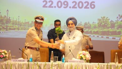 Delhi L-G discusses citizen-centric policing with officers Delhi L-G discusses citizen-centric policing with officers