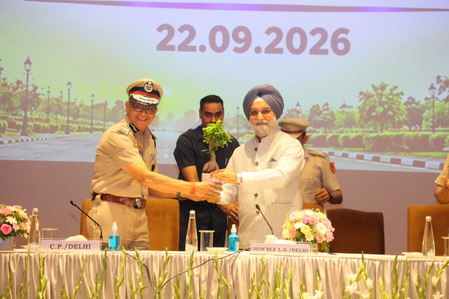 Delhi L-G discusses citizen-centric policing with officers Delhi L-G discusses citizen-centric policing with officers