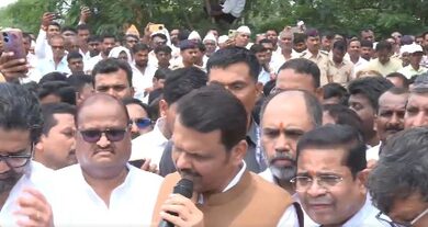 Maha drought: CM Fadnavis meets farmers in Latur, assures unlimited relief funds