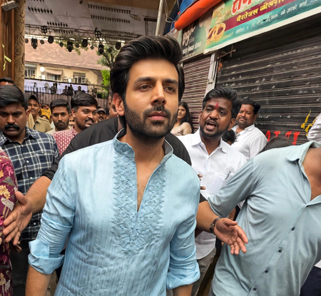 Kartik Aaryan places his National Award honour at the feet of Lalbaugcha Raja Kartik Aaryan places his National Award honour at the feet of Lalbaugcha Raja