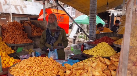 PM SVANidhi scheme transforms lives of street vendors and small traders; beneficiaries thank govt