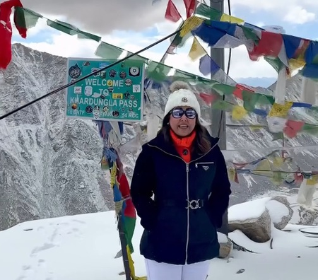 Hina Khan explores Khardung La in Ladakh, says she is ‘almost 18,000 feet above sea level’ Hina Khan explores Khardung La in Ladakh, says she is ‘almost 18,000 feet above sea level’