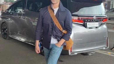Akshay Kumar’s son Aarav makes rare appearance with mother Twinkle Khanna, sister Nitara at airport, feels shy Akshay Kumar’s son Aarav makes rare appearance with mother Twinkle Khanna, sister Nitara at airport, feels shy