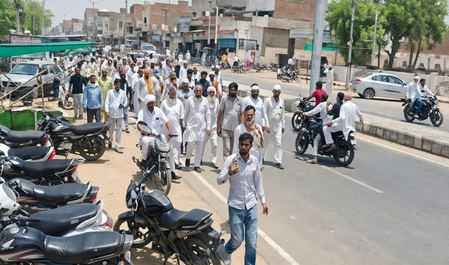 Irrigation water stir intensifies in Anupgarh-Gharsana as Raj farmers block NH-911 Irrigation water stir intensifies in Anupgarh-Gharsana as Raj farmers block NH-911