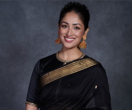 Yami Gautam celebrates family legacy of handloom craftsmanship in black Maheshwari saree Yami Gautam celebrates family legacy of handloom craftsmanship in black Maheshwari saree