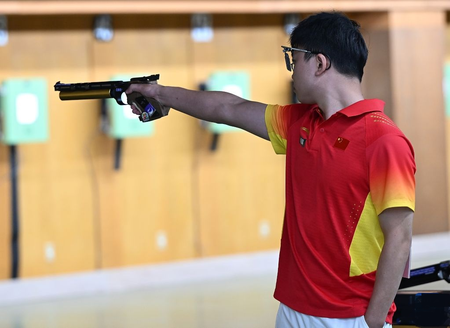 Asian Games: China stage stunning comeback to edge Indonesia for men’s 10m air pistol team gold Asian Games: China stage stunning comeback to edge Indonesia for men’s 10m air pistol team gold