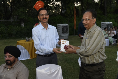 Gujarat Police honours over 30 retired senior officers at ‘Salute Our Mentors’ programme Gujarat Police honours over 30 retired senior officers at ‘Salute Our Mentors’ programme
