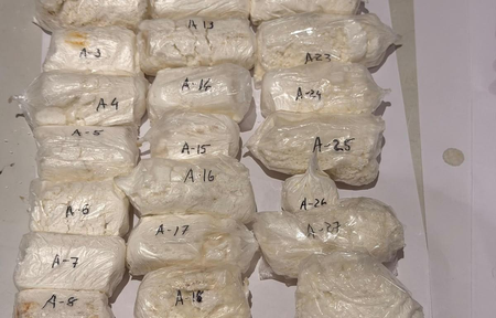 Cocaine tucked into trolley bag handle, plastic supports; Ugandan flyer held at Ahmedabad airport Cocaine tucked into trolley bag handle, plastic supports; Ugandan flyer held at Ahmedabad airport