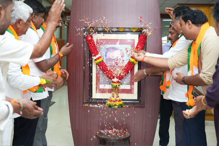 K’taka BJP leaders pay tributes to Deendayal Upadhyaya; say Modi govt implemented his vision K’taka BJP leaders pay tributes to Deendayal Upadhyaya; say Modi govt implemented his vision