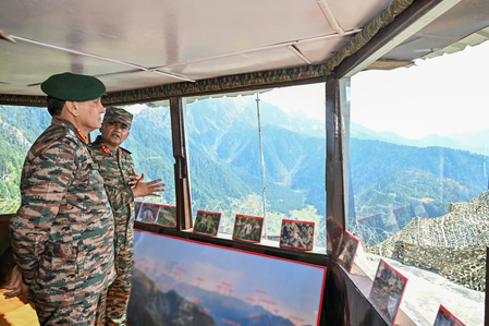 Army chief reviews preparedness along LoC in Kashmir Army chief reviews preparedness along LoC in Kashmir