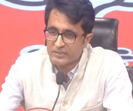 BJP targets Cong over Revanth Reddy’s ‘Gandhi Parivar’ remark BJP targets Cong over Revanth Reddy’s ‘Gandhi Parivar’ remark
