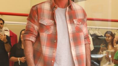 Ranbir Kapoor lifts Shiv Dhanush at Ramayana event