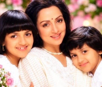 Hema Malini calls Esha and Ahana her ‘treasures’ on Daughter’s Day Hema Malini calls Esha and Ahana her ‘treasures’ on Daughter’s Day