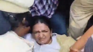 Village, ward secretariat employees clash with police during protest in Andhra Pradesh’s Vijayawada