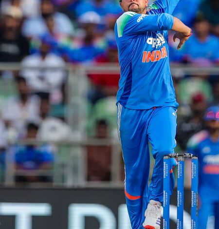 Kuldeep Yadav is a gun bowler, stemmed the flows of runs from the outset: Varun Aaron
