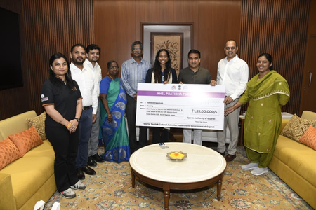 Gujarat Dy CM presents Rs 1.33 crore to Asian Games medallist Elavenil Valarivan Gujarat Dy CM presents Rs 1.33 crore to Asian Games medallist Elavenil Valarivan