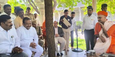 K’taka govt invites Abhinava Gavisiddeshwara Mahaswamiji to inaugurate Mysuru Dasara; CM Shivakumar urges people to witness cultural grandeur K’taka govt invites Abhinava Gavisiddeshwara Mahaswamiji to inaugurate Mysuru Dasara; CM Shivakumar urges people to witness cultural grandeur