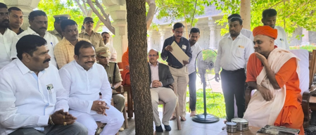 K’taka govt invites Abhinava Gavisiddeshwara Mahaswamiji to inaugurate Mysuru Dasara; CM Shivakumar urges people to witness cultural grandeur K’taka govt invites Abhinava Gavisiddeshwara Mahaswamiji to inaugurate Mysuru Dasara; CM Shivakumar urges people to witness cultural grandeur