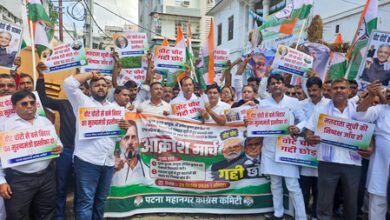 Patna stir turns tense as police use water cannons, lathi-charge protestors Patna stir turns tense as police use water cannons, lathi-charge protestors