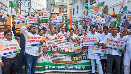Patna stir turns tense as police use water cannons, lathi-charge protestors Patna stir turns tense as police use water cannons, lathi-charge protestors