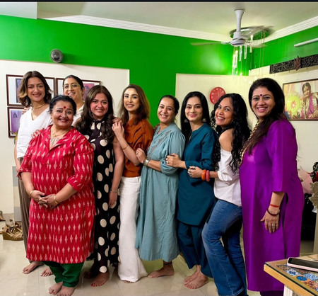 Apara Mehta cooks for her ‘Kyunki’ girl gang for the first time in 26 years; Smriti Irani calls her ‘an awesome cook’ Apara Mehta cooks for her ‘Kyunki’ girl gang for the first time in 26 years; Smriti Irani calls her ‘an awesome cook’