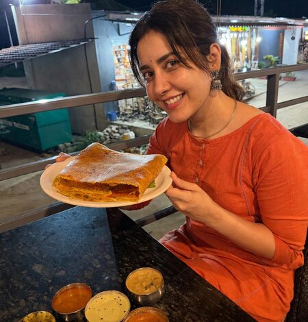 Raashii Khanna shares a glimpse of her life in Mysore, relishes dosa, goes temple hopping Raashii Khanna shares a glimpse of her life in Mysore, relishes dosa, goes temple hopping