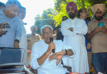 Punjab: Sunil Jakhar alleges AAP leaders occupying ministers’ residences Punjab: Sunil Jakhar alleges AAP leaders occupying ministers’ residences