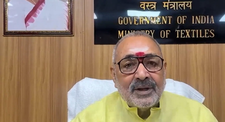 ‘Never betrayed anyone in his life’: Giriraj Singh backs Nitish Kumar, criticises Sonia Gandhi over CWC remarks ‘Never betrayed anyone in his life’: Giriraj Singh backs Nitish Kumar, criticises Sonia Gandhi over CWC remarks