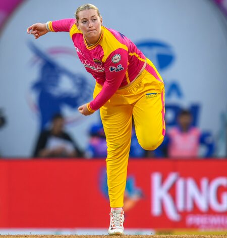 Sophie Ecclestone returns to Adelaide Strikers for WBBL 12 Sophie Ecclestone returns to Adelaide Strikers for WBBL 12