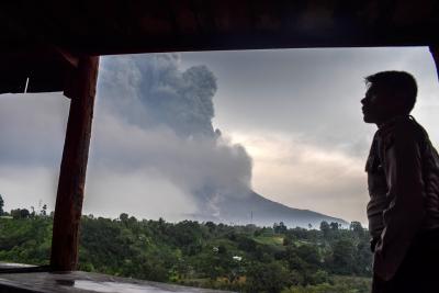 Jakarta airport temporarily closed after volcanic ash detected, flights disrupted Jakarta airport temporarily closed after volcanic ash detected, flights disrupted