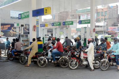 Pakistan cuts fuels for state vehicles to counter oil price surge